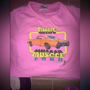Groovy Vintage-Style Pink Ford Muscle Car Cropped Graphic T-Shirt size large